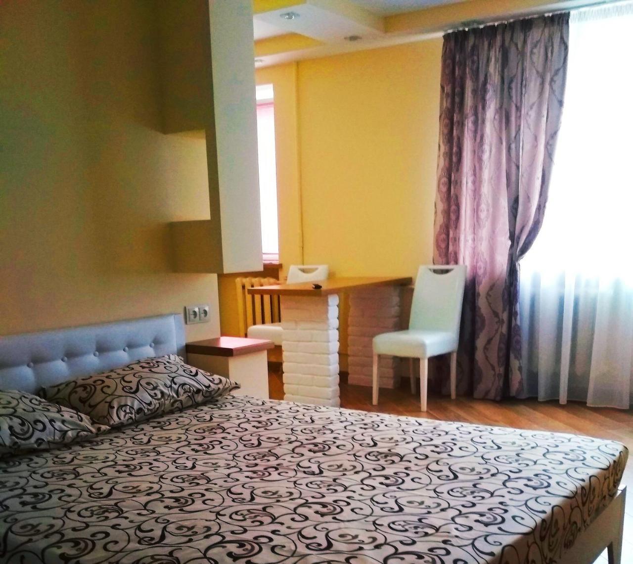 Apartments In The Center Maidan Rivne Extérieur photo