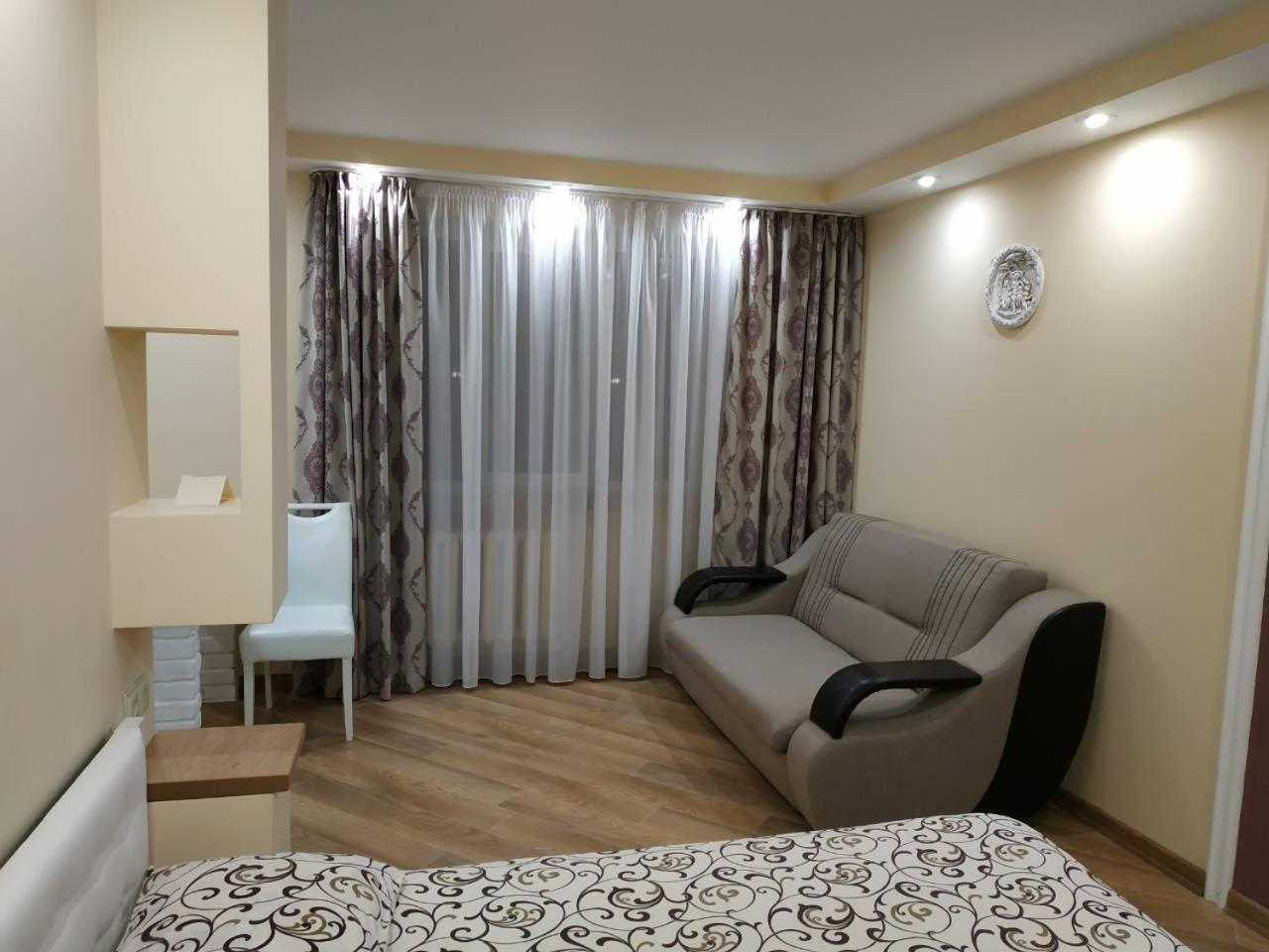 Apartments In The Center Maidan Rivne Extérieur photo